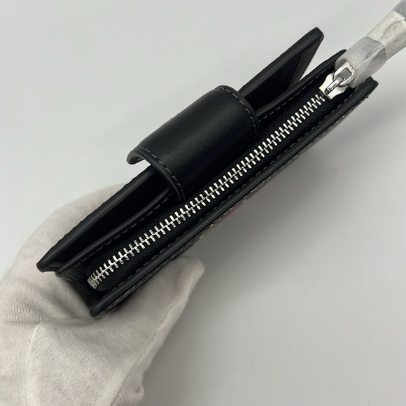 Coach Medium Corner Zip Wallet With Heart Bolt
Print Silver Black Multi - Picture 7 of 15